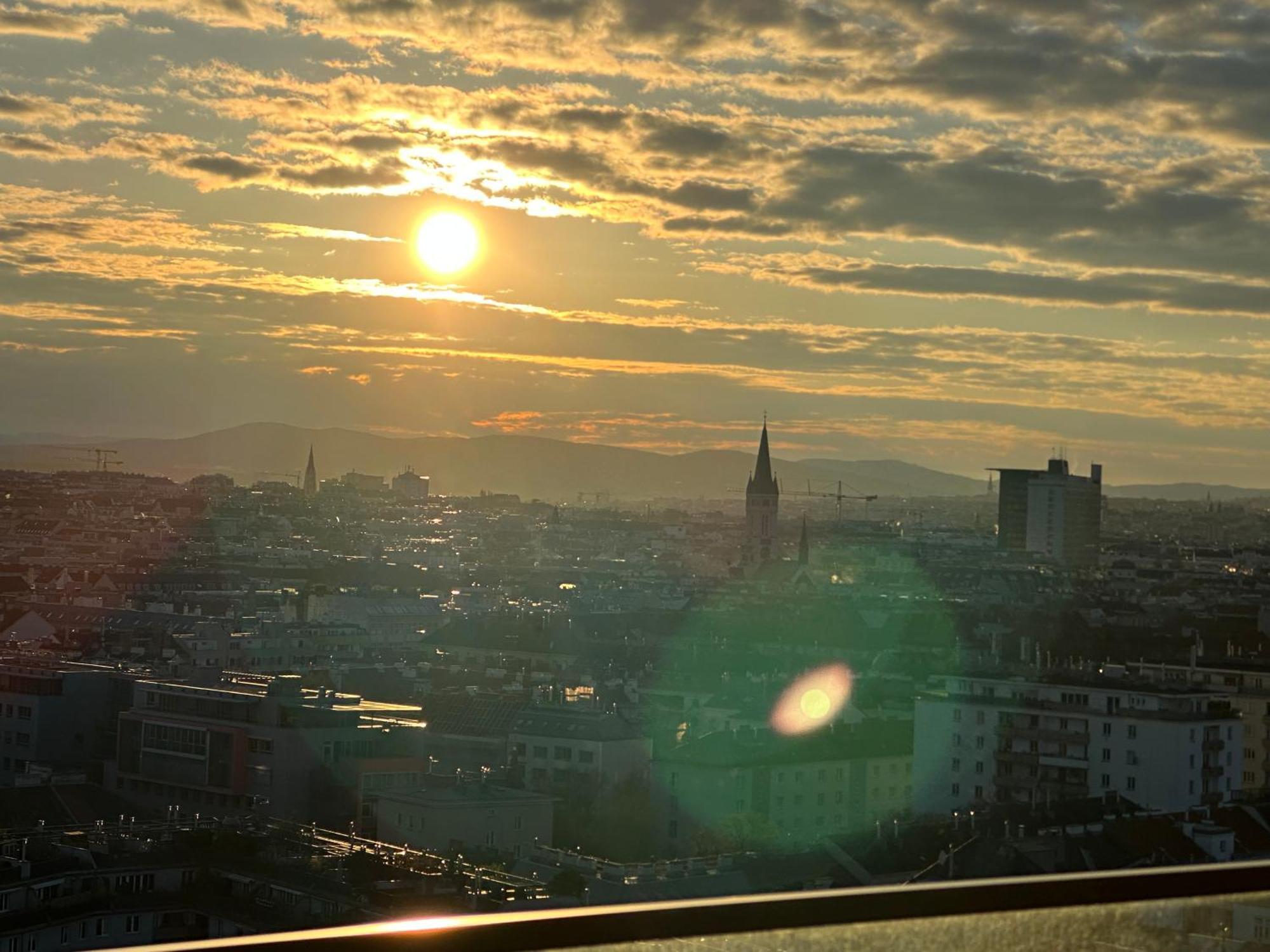 Panorama Sky Apartment I Rooftop Pool I Metro Station Vienna Esterno foto