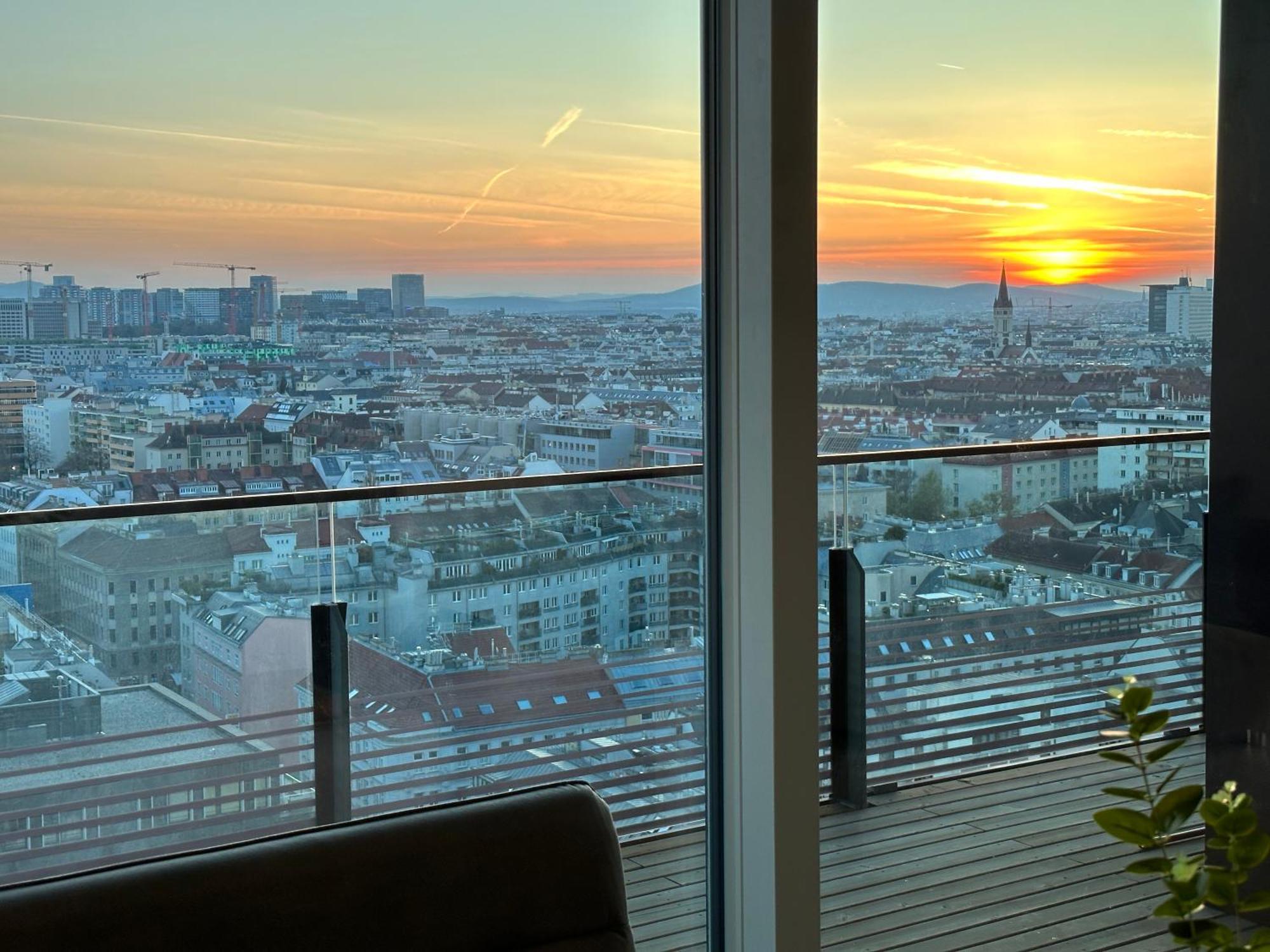 Panorama Sky Apartment I Rooftop Pool I Metro Station Vienna Esterno foto