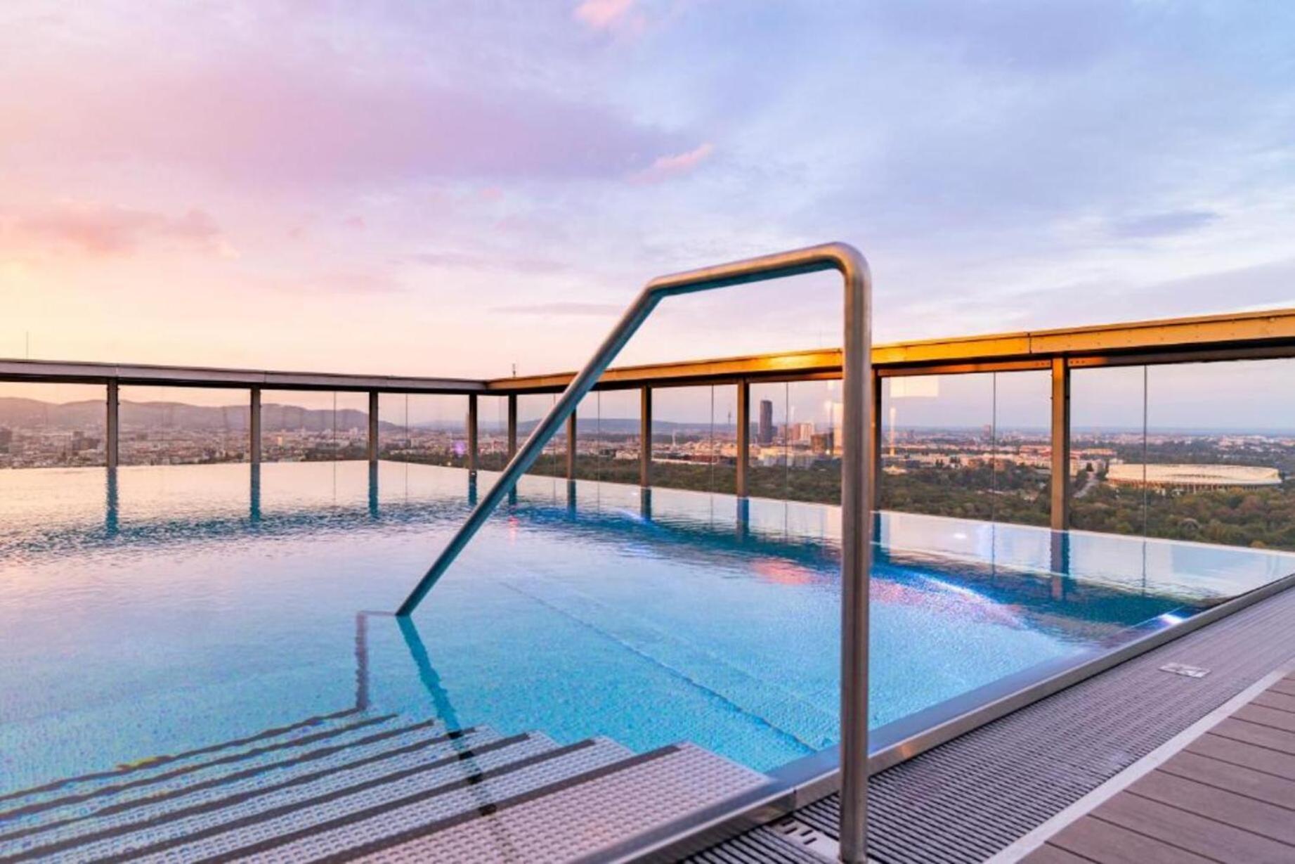Panorama Sky Apartment I Rooftop Pool I Metro Station Vienna Esterno foto