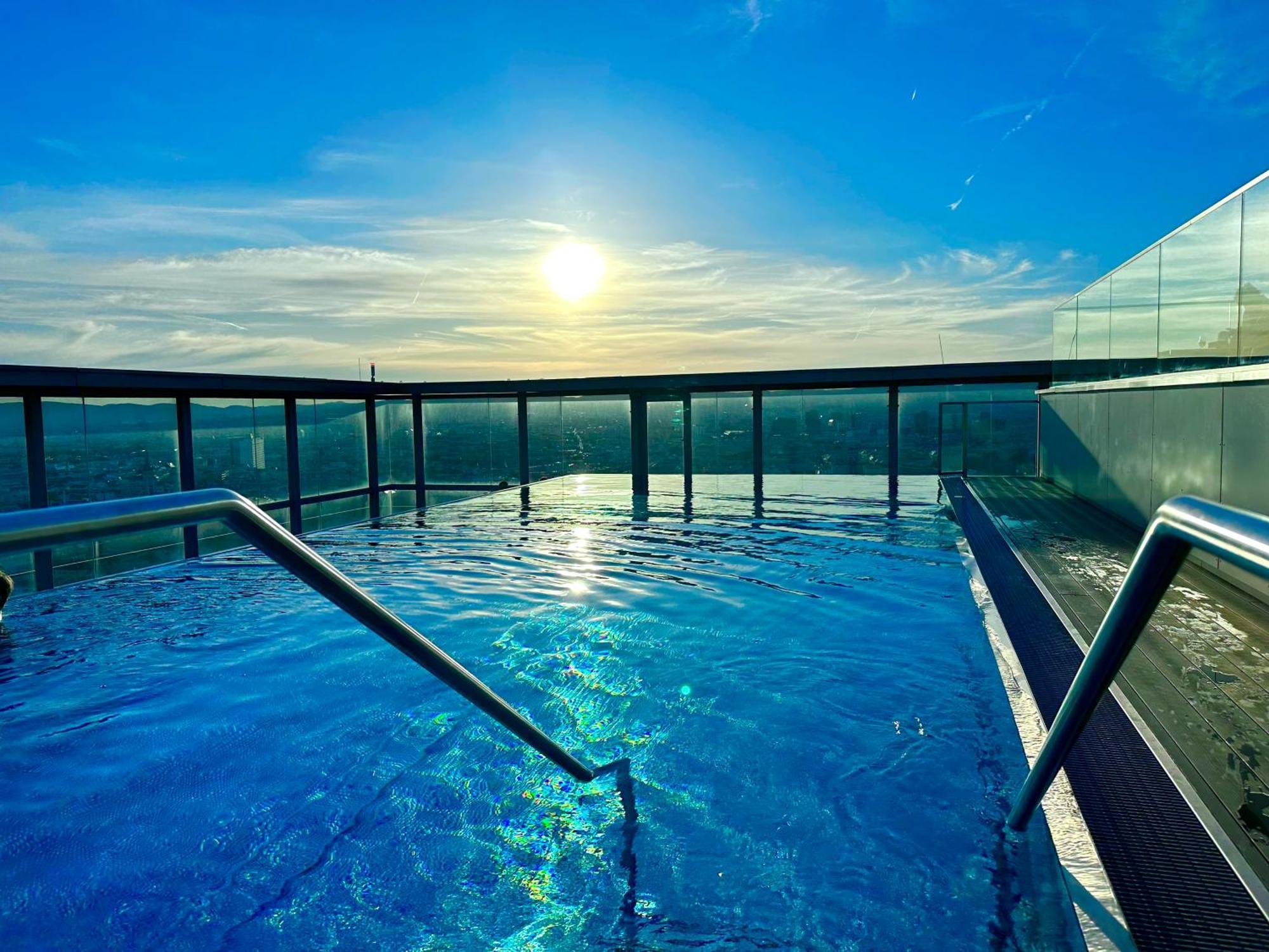 Panorama Sky Apartment I Rooftop Pool I Metro Station Vienna Esterno foto