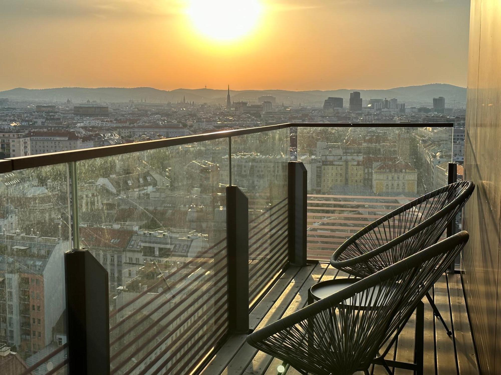 Panorama Sky Apartment I Rooftop Pool I Metro Station Vienna Esterno foto